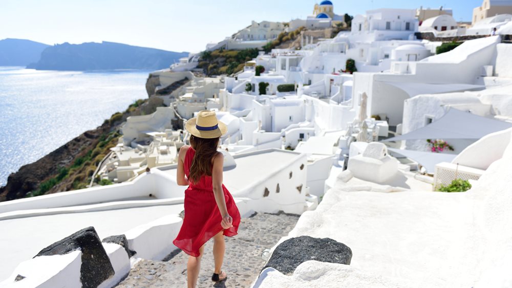 Παίρνουν φωτιά οι κρατήσεις στον τουρισμό, ανεβαίνουν τα έσοδα